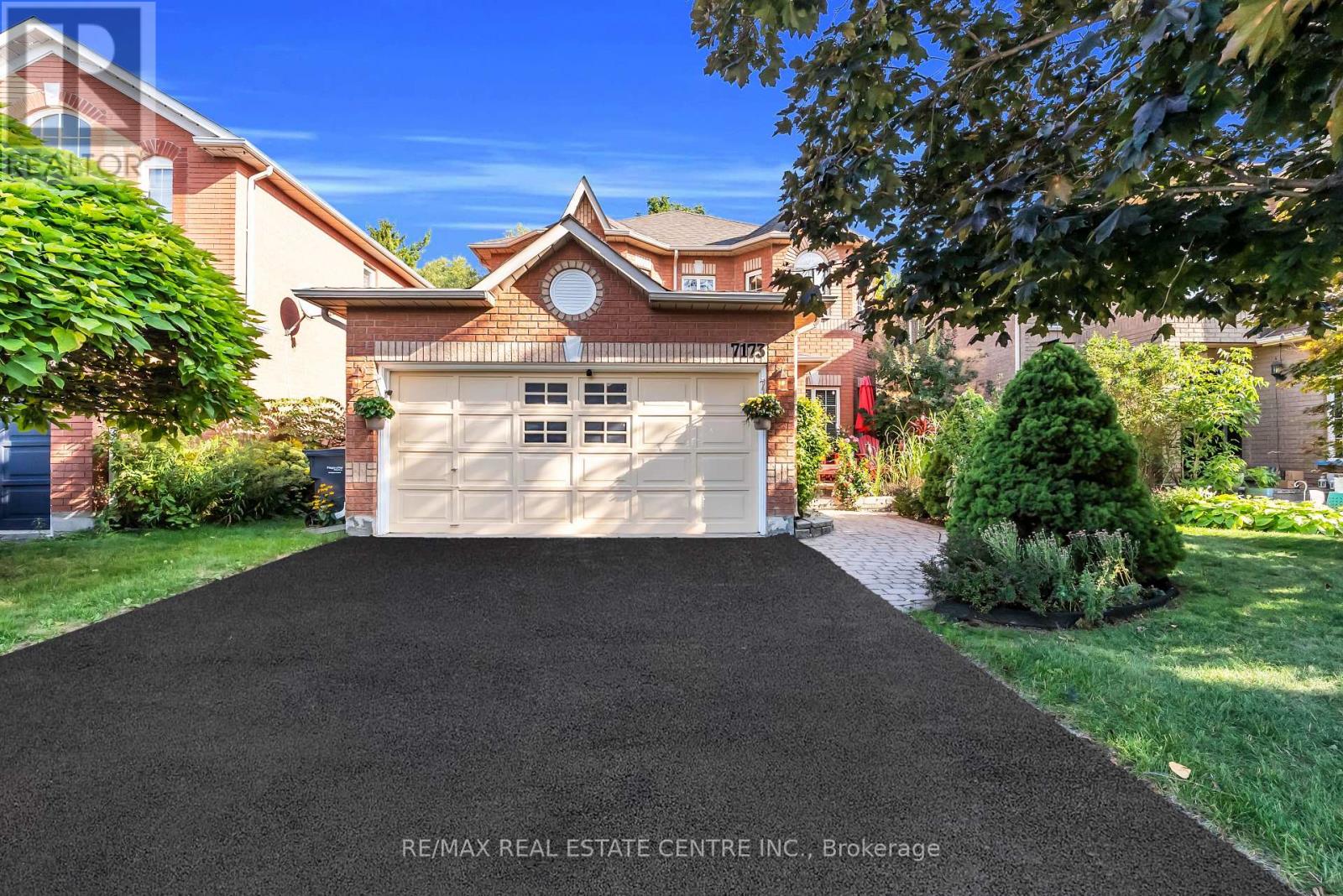 7173 Waldorf Way Nw, Mississauga, Ontario  L5N 7R3 - Photo 9 - W12410261