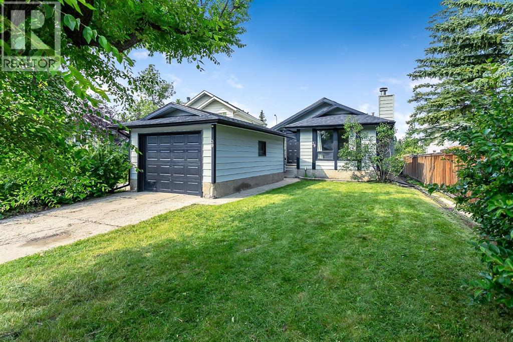 39 Edgeburn Crescent Nw, Calgary, Alberta  T3A 4J5 - Photo 2 - A2253091