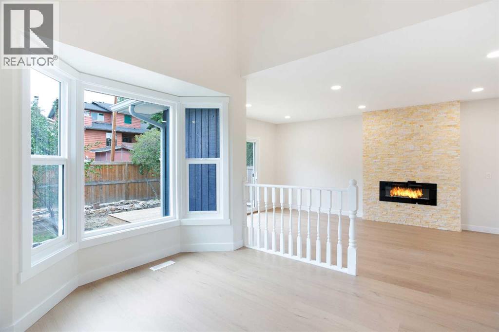 24 Hawkwood Crescent Nw, Calgary, Alberta  T3G 1X5 - Photo 9 - A2258455