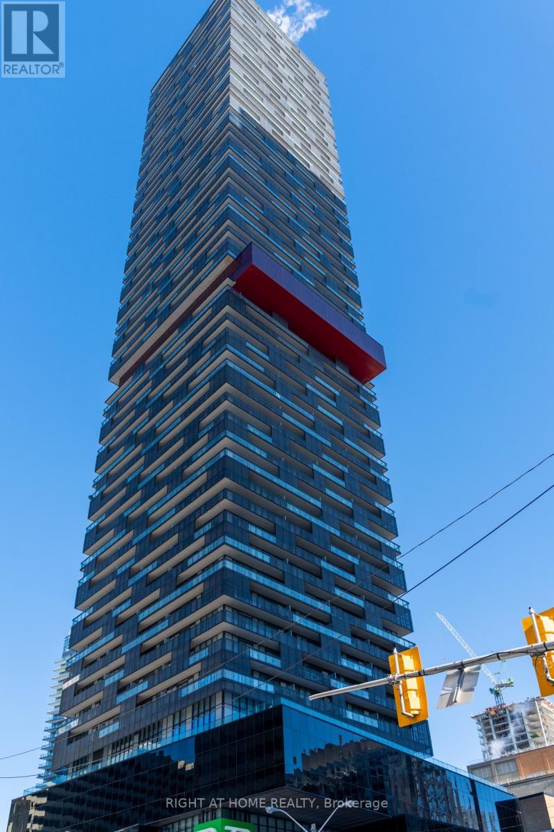 5703 - 8 EGLINTON AVENUE E, Toronto, Ontario