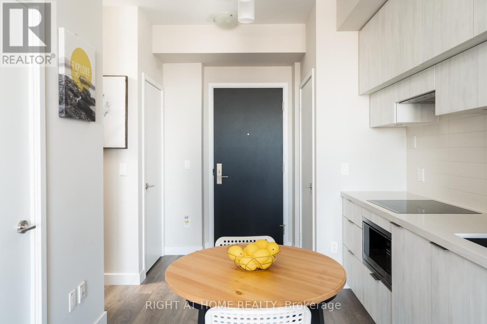 5703 - 8 Eglinton Avenue E, Toronto, Ontario  M4P 0C1 - Photo 3 - C12433516