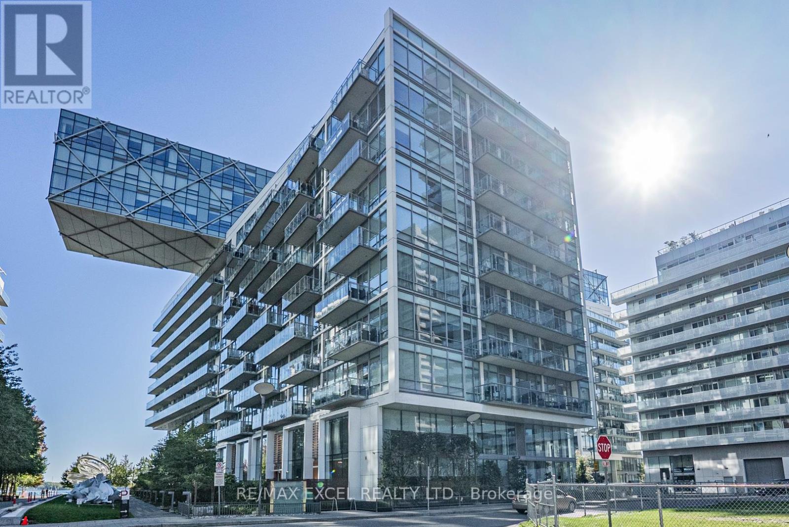 Th127 - 29 Queens Quay E, Toronto, Ontario  M5E 0A4 - Photo 2 - C12430466