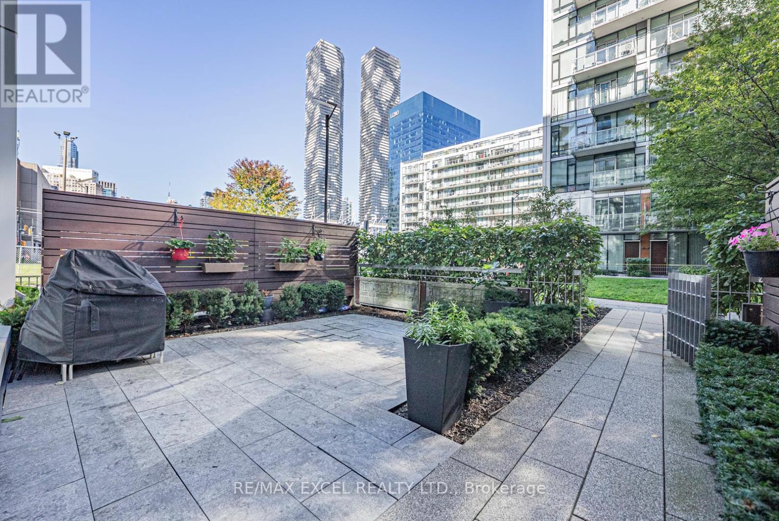 Th127 - 29 Queens Quay E, Toronto, Ontario  M5E 0A4 - Photo 3 - C12430466