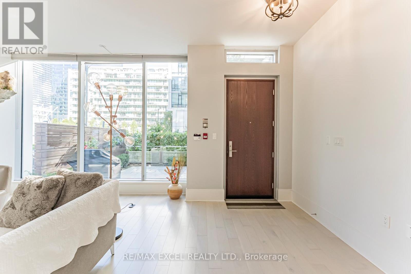 Th127 - 29 Queens Quay E, Toronto, Ontario  M5E 0A4 - Photo 6 - C12430466