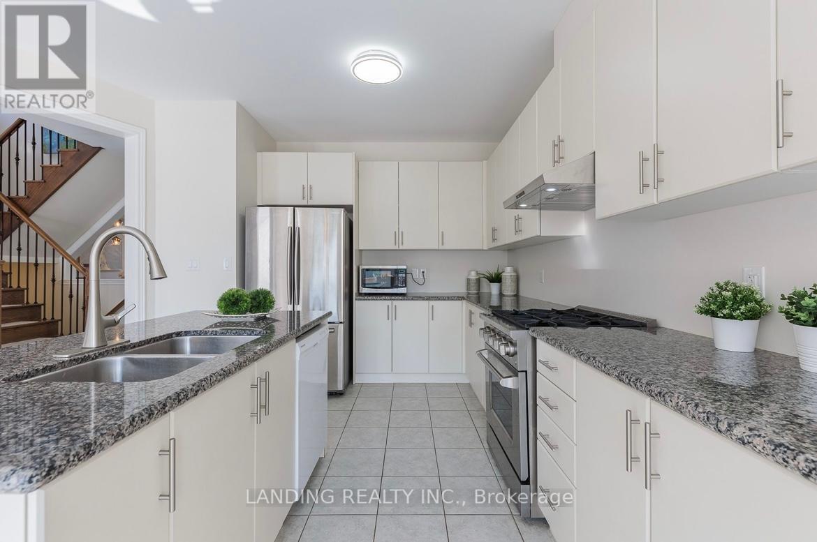 39 Bolsby Court, Aurora, Ontario  L4G 7C4 - Photo 13 - N12433507