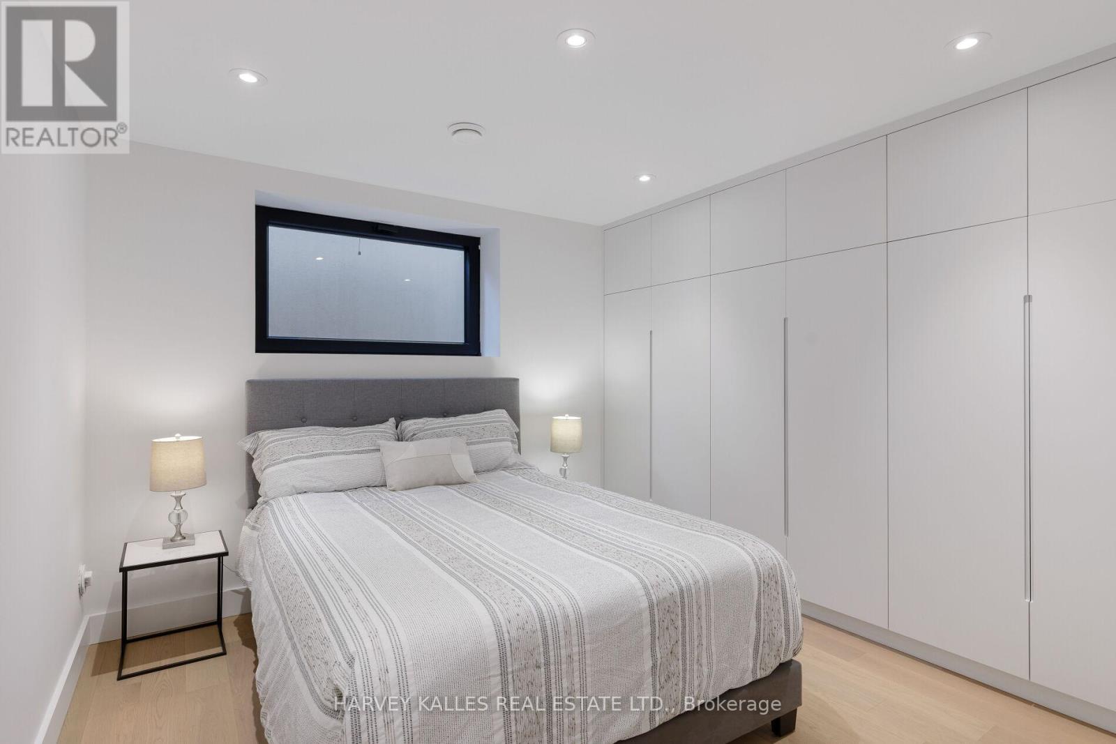 1654 Birchwood Drive, Mississauga, Ontario  L5J 1T6 - Photo 48 - W12433505