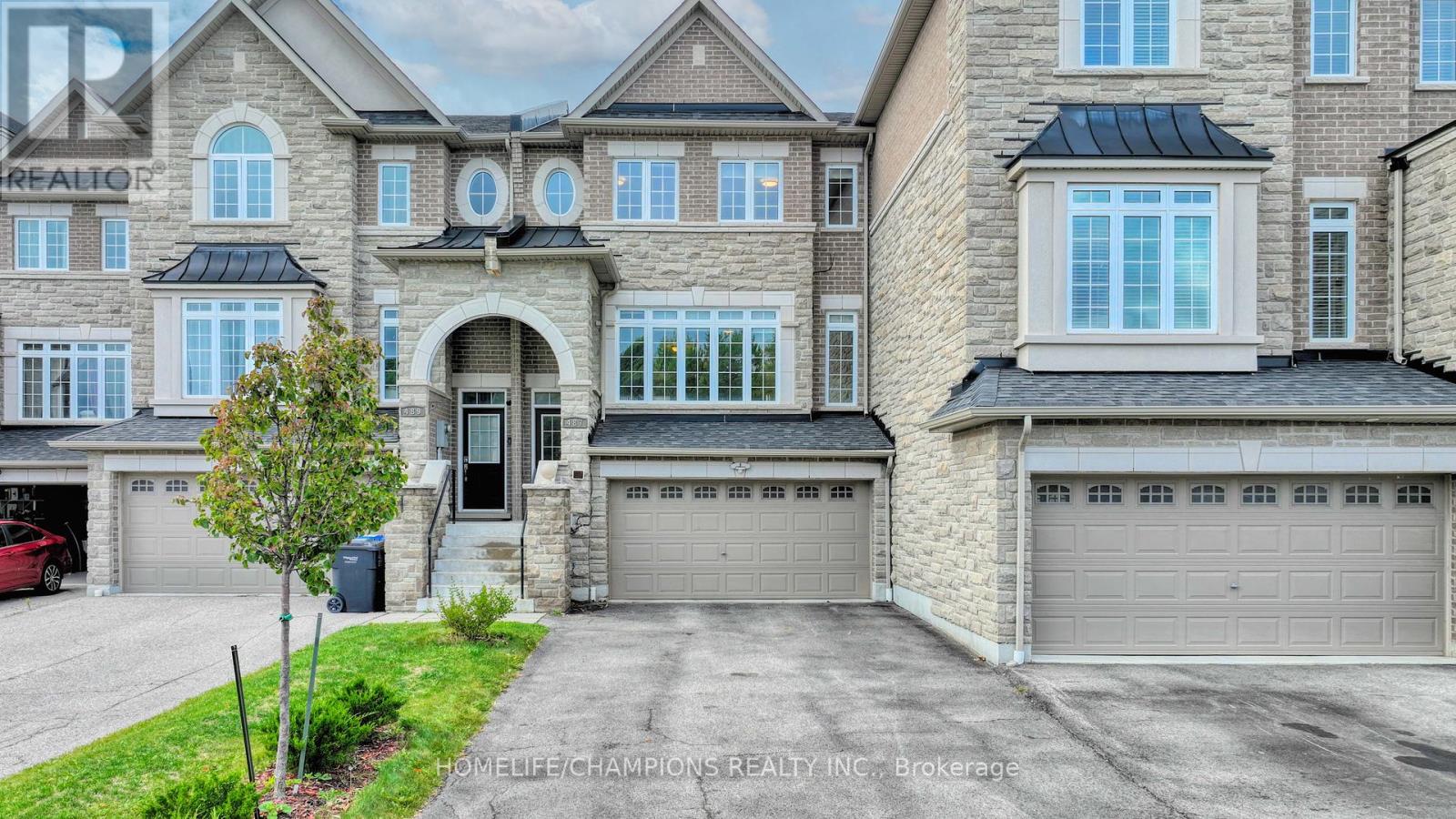 487 Briggs Court, Mississauga, Ontario  L5W 0C6 - Photo 2 - W12433515