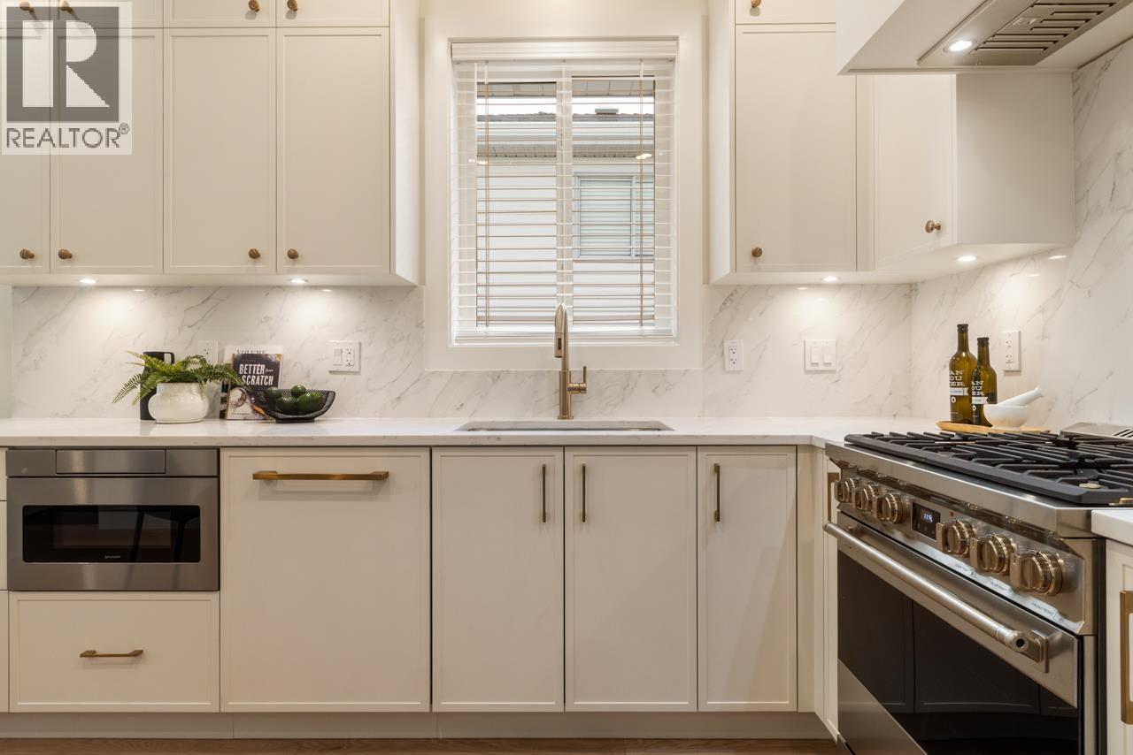 2051 E 4TH AVENUE, Vancouver, British Columbia