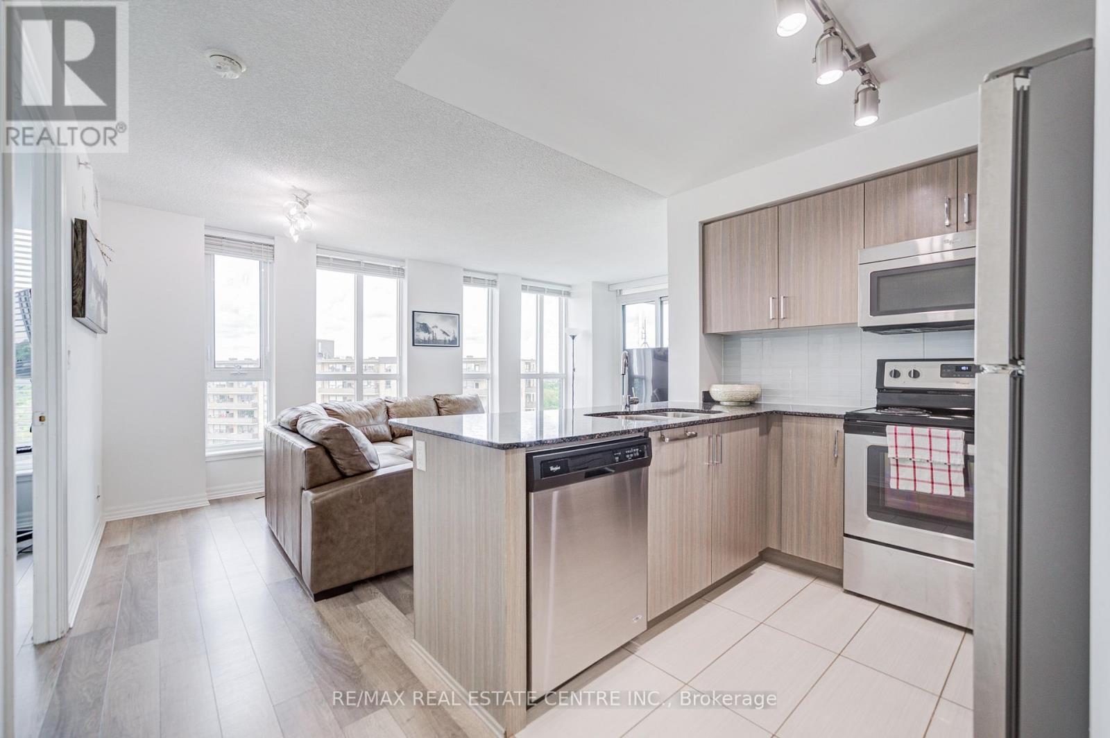 719 - 80 Esther Lorrie Drive, Toronto, Ontario  M9W 0C6 - Photo 4 - W12357035