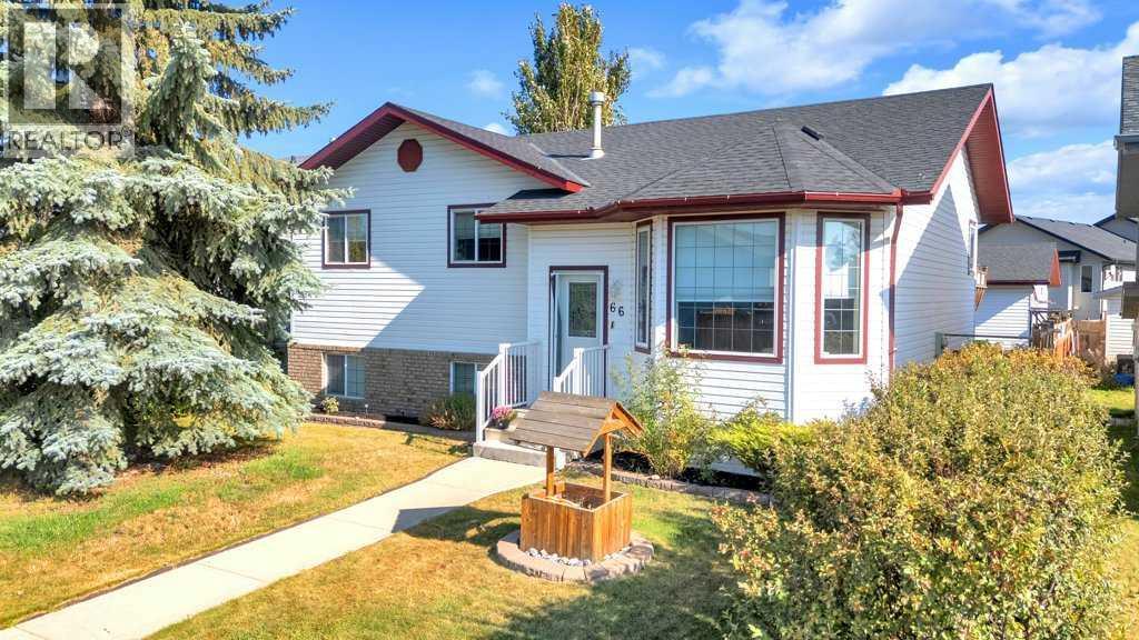 66 Hallgren Drive, Sylvan Lake, Alberta  T4S 2G8 - Photo 1 - A2258340