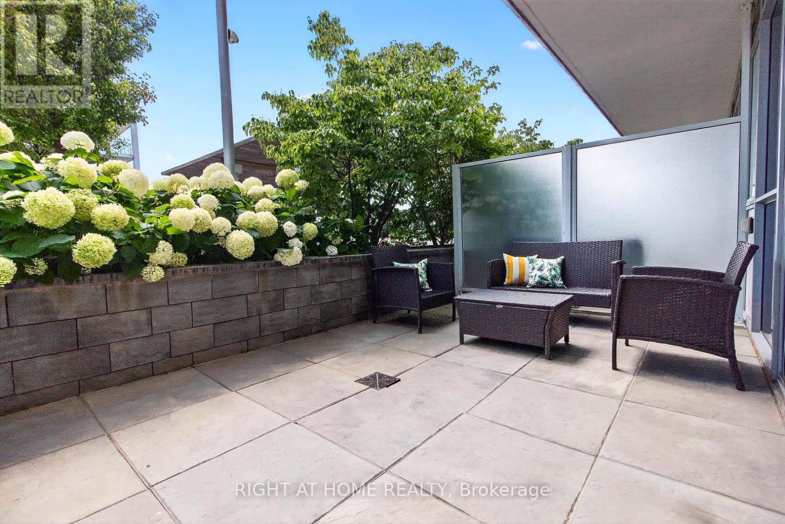 607 - 65 Speers Road, Oakville, Ontario  L6K 0J1 - Photo 1 - W12433526