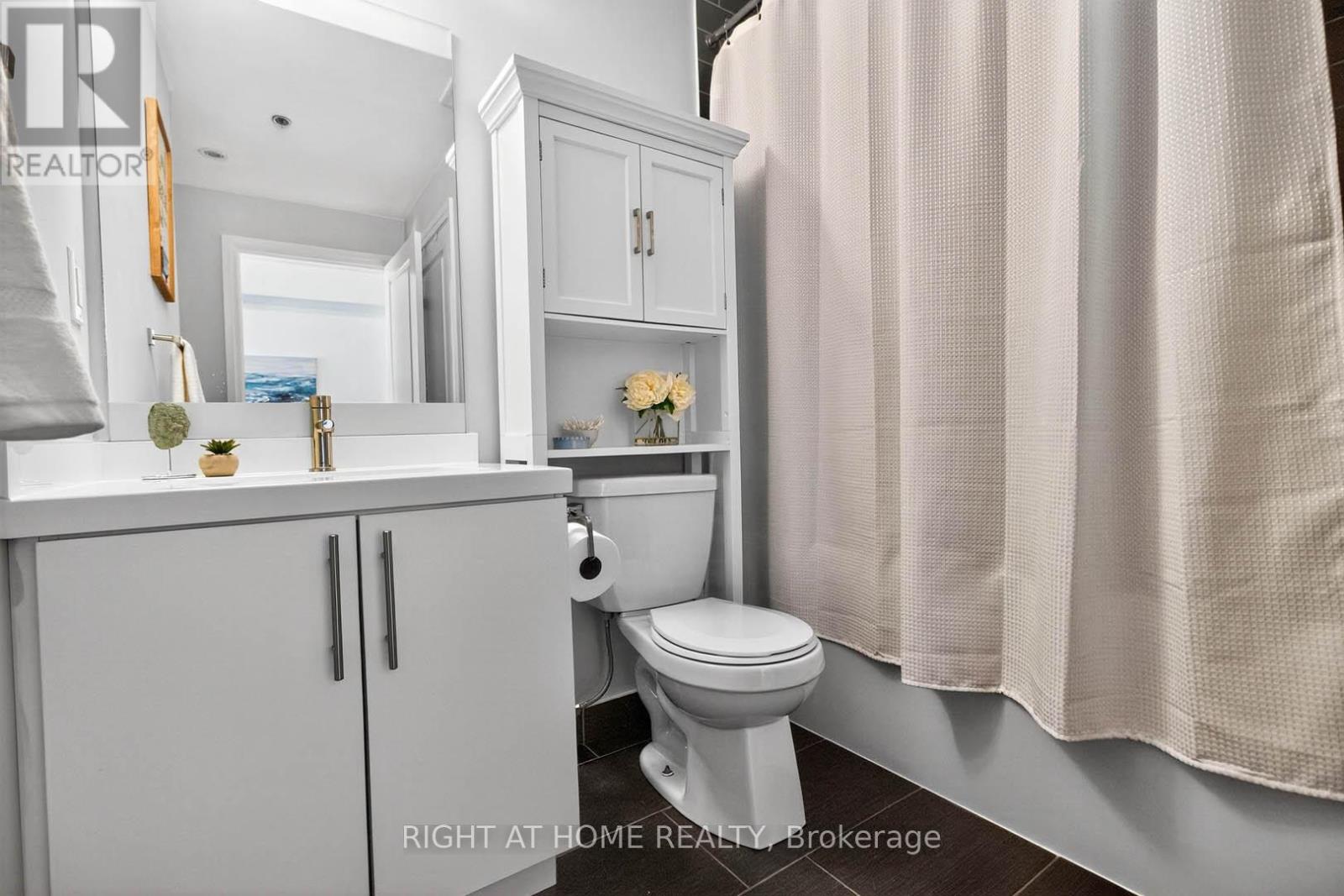 607 - 65 Speers Road, Oakville, Ontario  L6K 0J1 - Photo 11 - W12433526