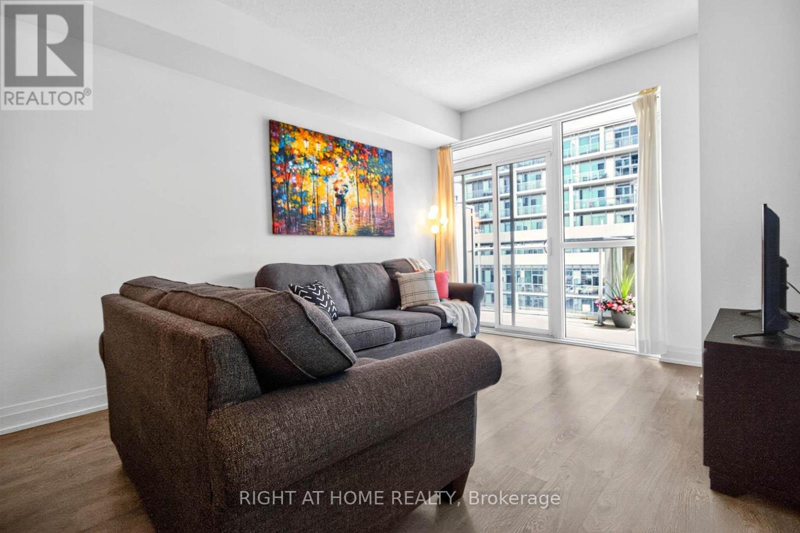 607 - 65 Speers Road, Oakville, Ontario  L6K 0J1 - Photo 4 - W12433526