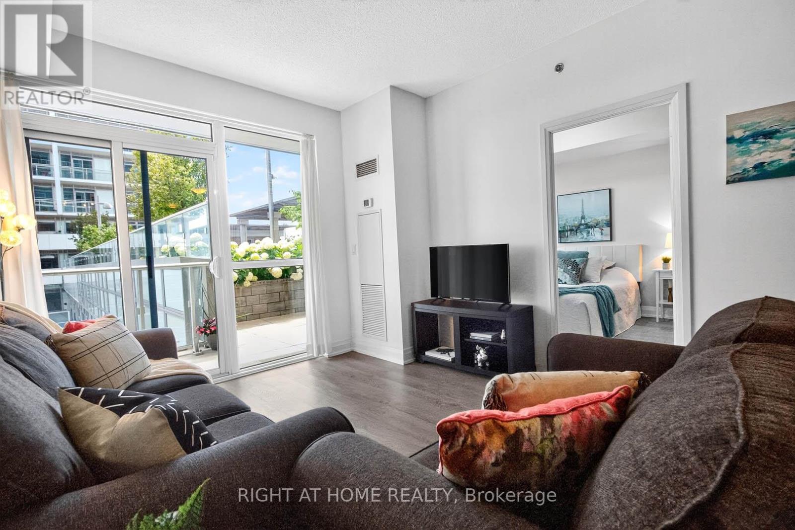 607 - 65 Speers Road, Oakville, Ontario  L6K 0J1 - Photo 5 - W12433526