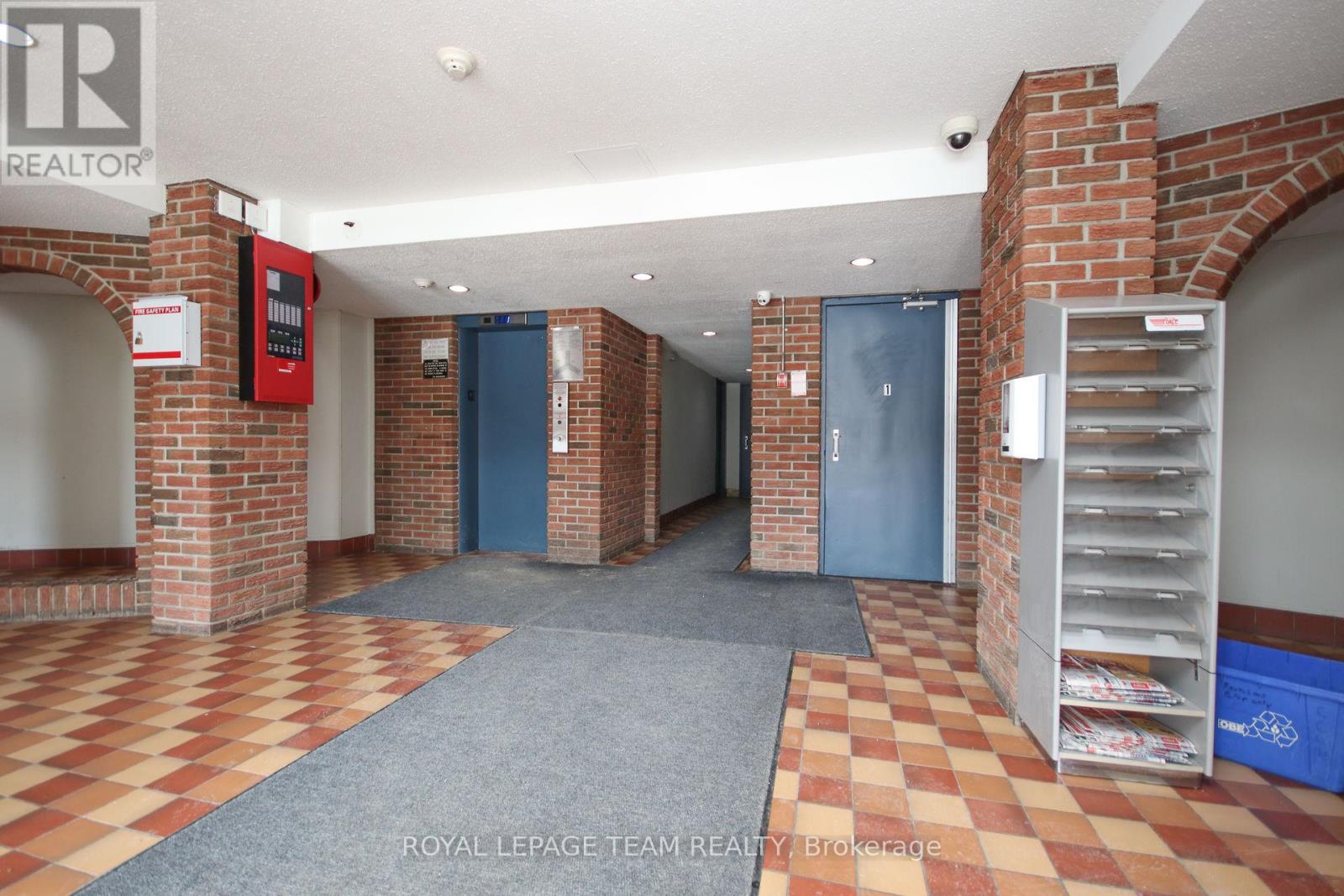 201b - 2041 Arrowsmith Drive, Ottawa, Ontario  K1J 7V7 - Photo 3 - X12433547