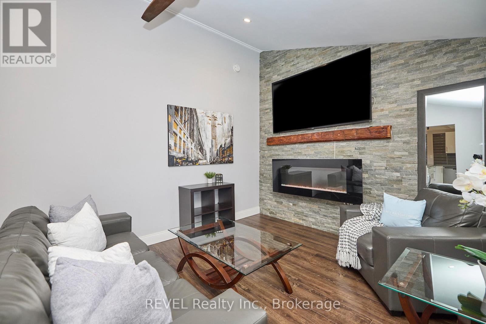 186 Wellington Street, Port Colborne, Ontario  L3K 2K2 - Photo 10 - X12433556