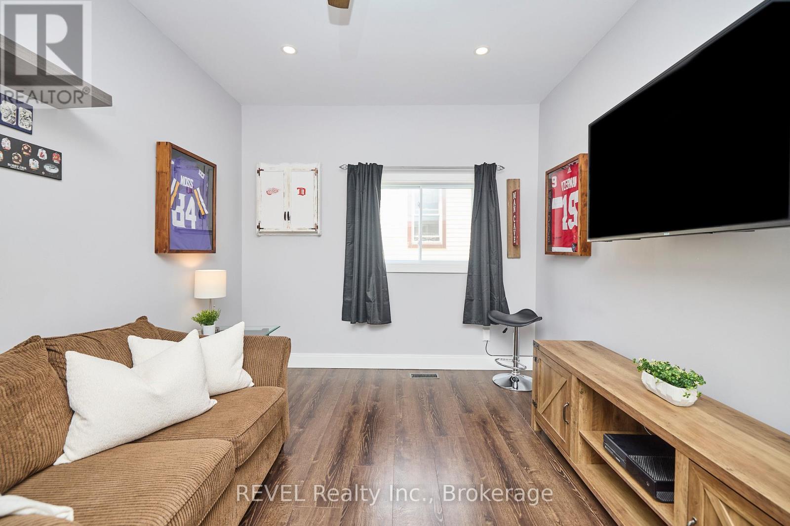 186 Wellington Street, Port Colborne, Ontario  L3K 2K2 - Photo 24 - X12433556