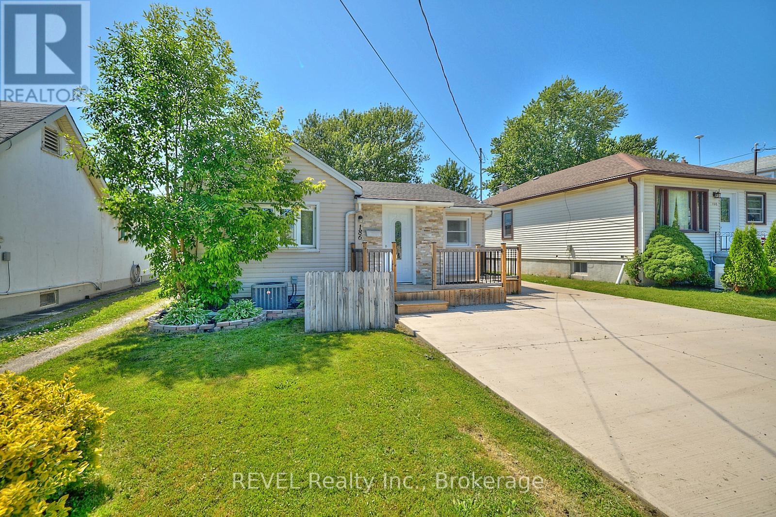 186 Wellington Street, Port Colborne, Ontario  L3K 2K2 - Photo 3 - X12433556