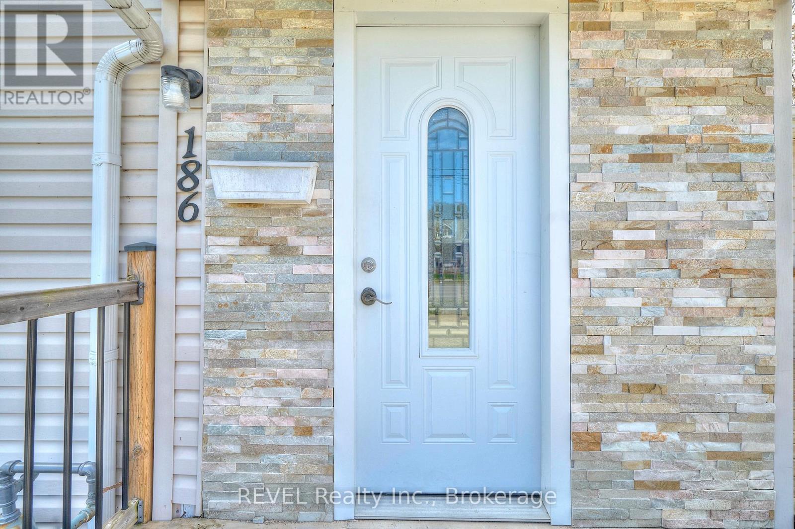 186 Wellington Street, Port Colborne, Ontario  L3K 2K2 - Photo 6 - X12433556