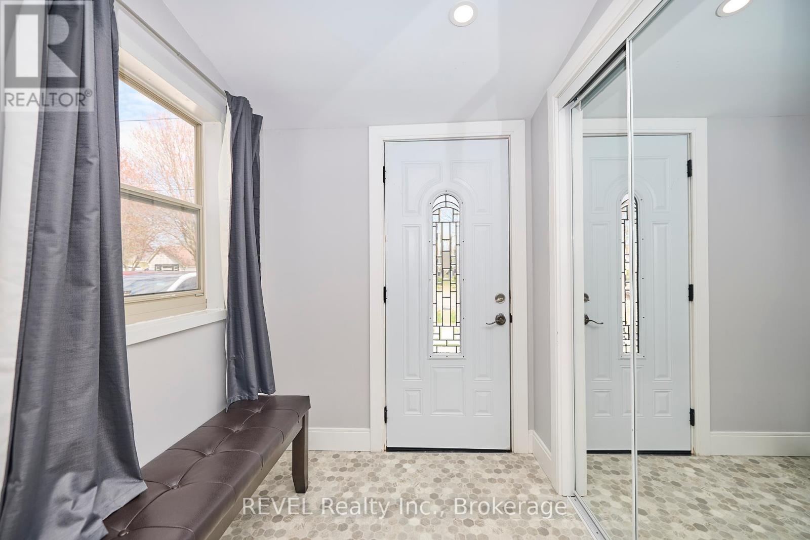 186 Wellington Street, Port Colborne, Ontario  L3K 2K2 - Photo 7 - X12433556