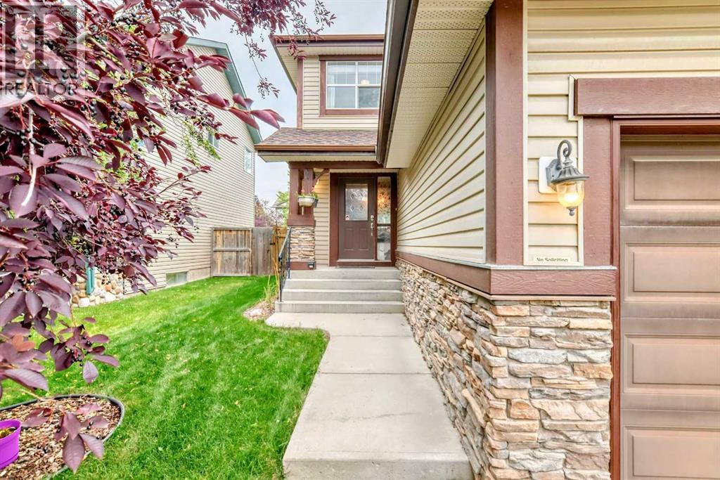 54 Cougarstone Mews Sw, Calgary, Alberta  T3H 5A2 - Photo 2 - A2253052