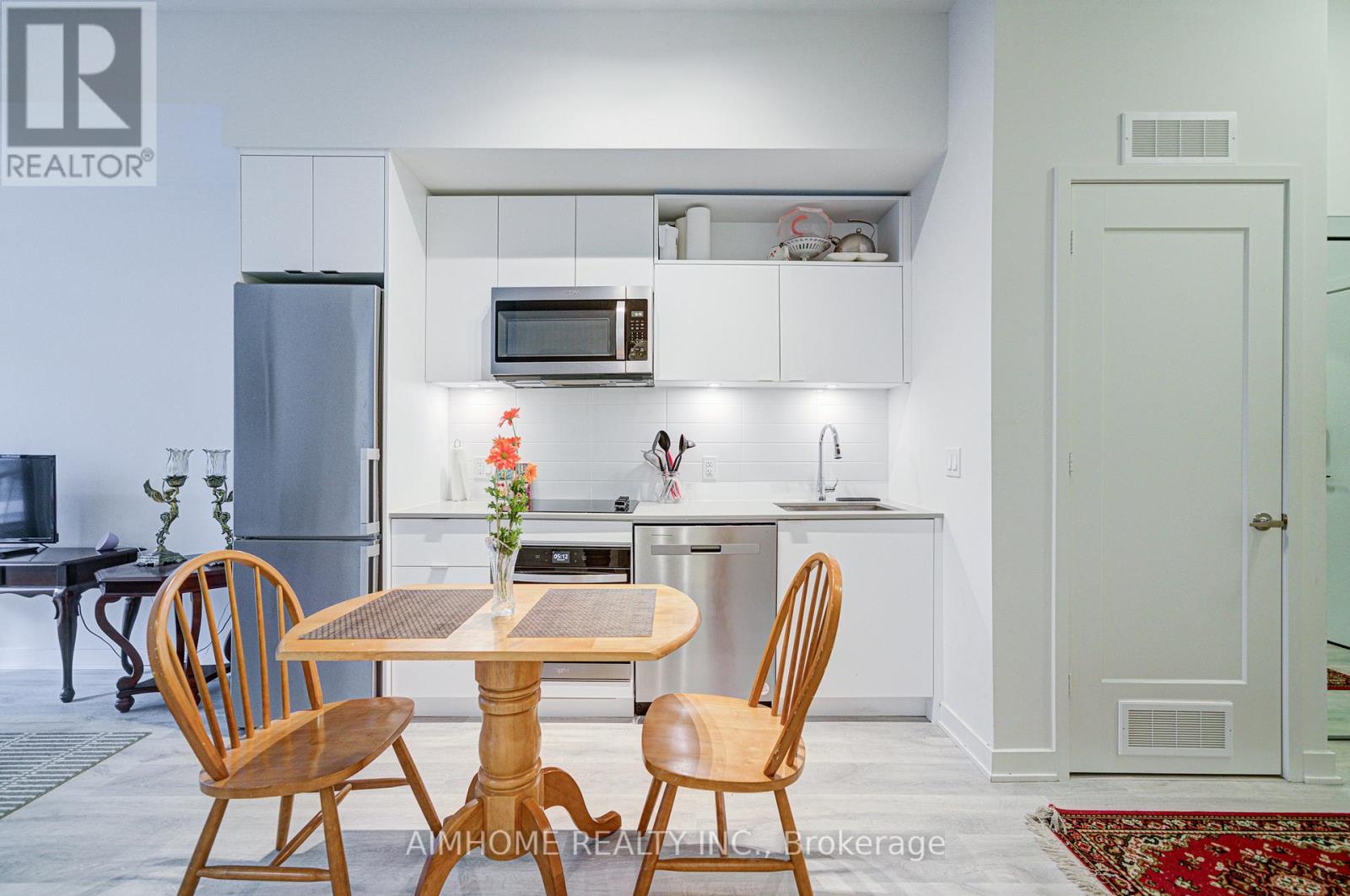 1723 - 70 Princess Street, Toronto, Ontario  M5A 0X6 - Photo 4 - C12433533