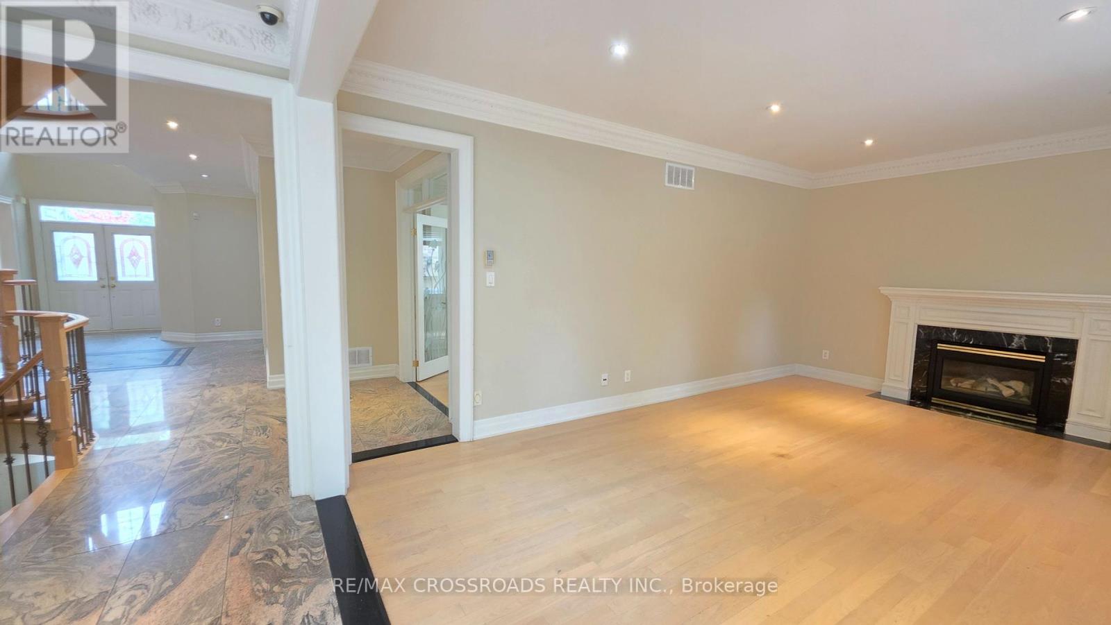 21 Bowan Court, Toronto, Ontario  M2K 3A8 - Photo 8 - C12433554
