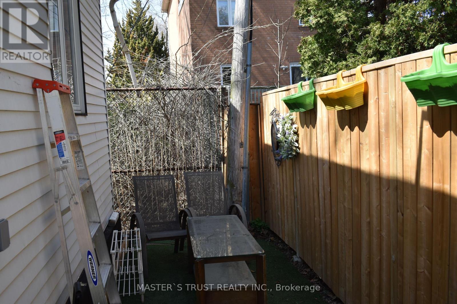 966 Dundas Street E, Toronto, Ontario  M4M 1R5 - Photo 10 - E12433535