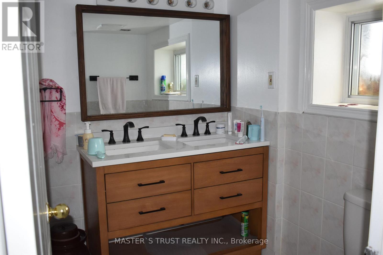 966 Dundas Street E, Toronto, Ontario  M4M 1R5 - Photo 12 - E12433535