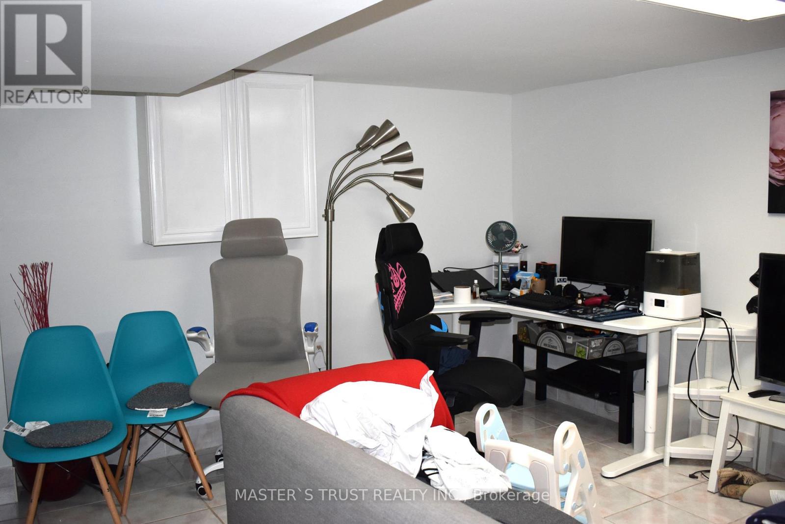 966 Dundas Street E, Toronto, Ontario  M4M 1R5 - Photo 14 - E12433535
