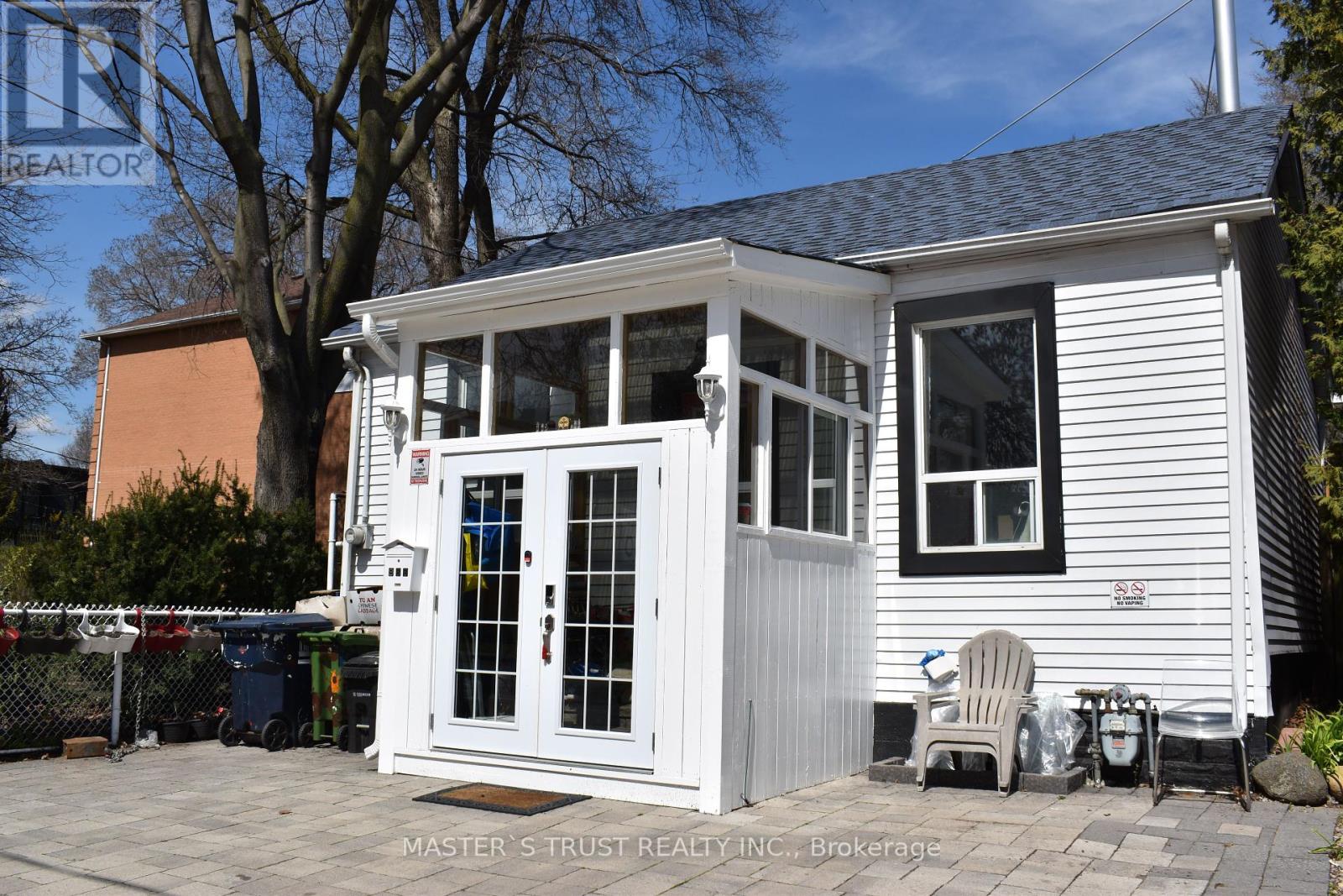 966 Dundas Street E, Toronto, Ontario  M4M 1R5 - Photo 2 - E12433535