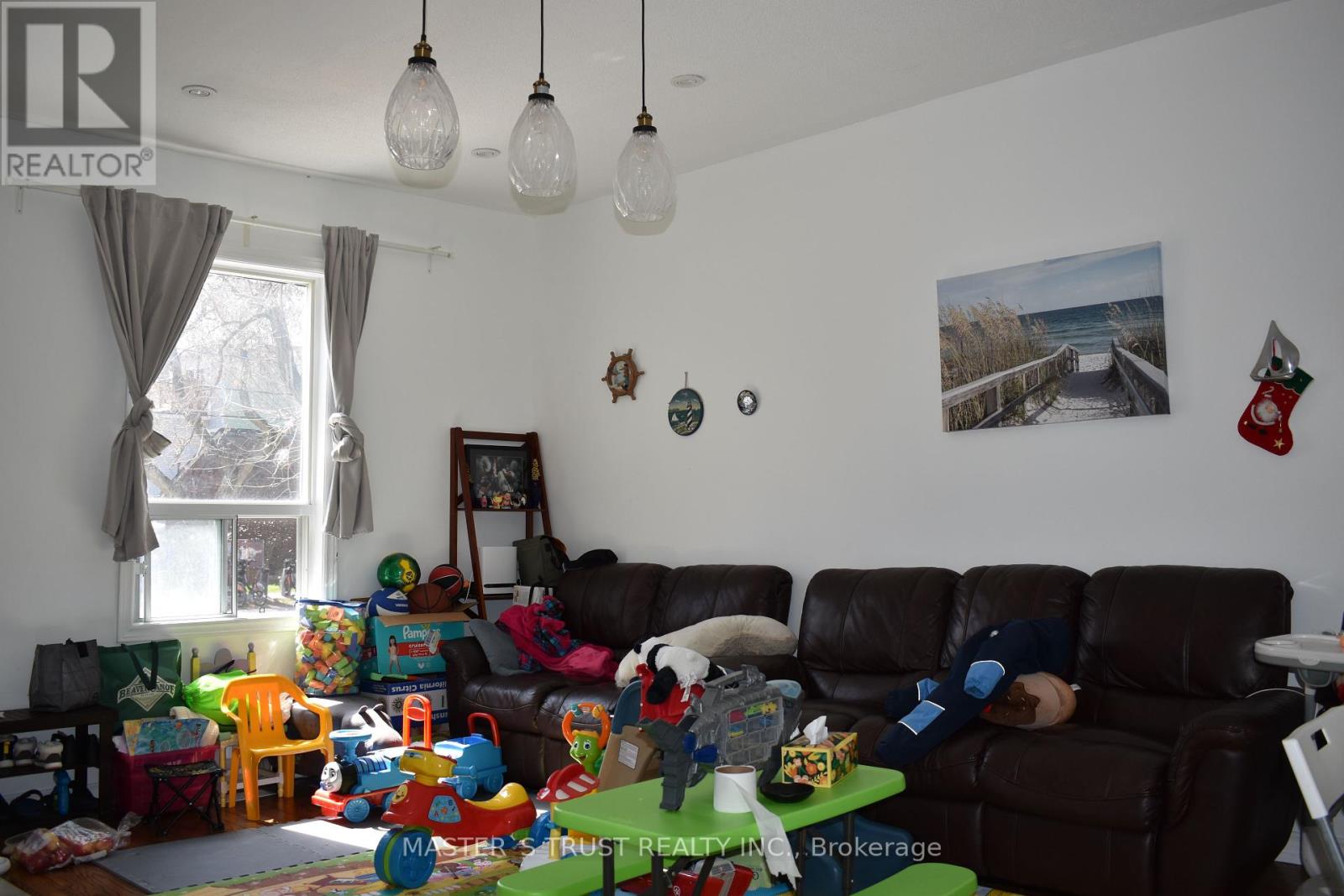 966 Dundas Street E, Toronto, Ontario  M4M 1R5 - Photo 4 - E12433535