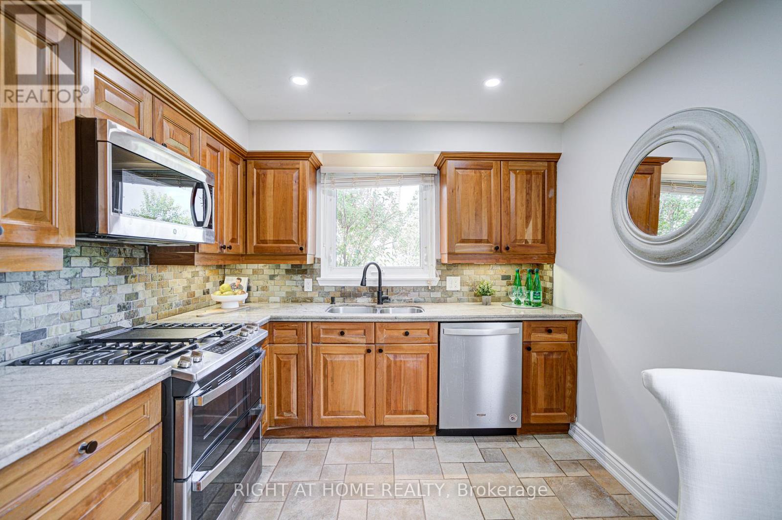 2674 Constable Road, Mississauga, Ontario  L5J 1W4 - Photo 15 - W12433543