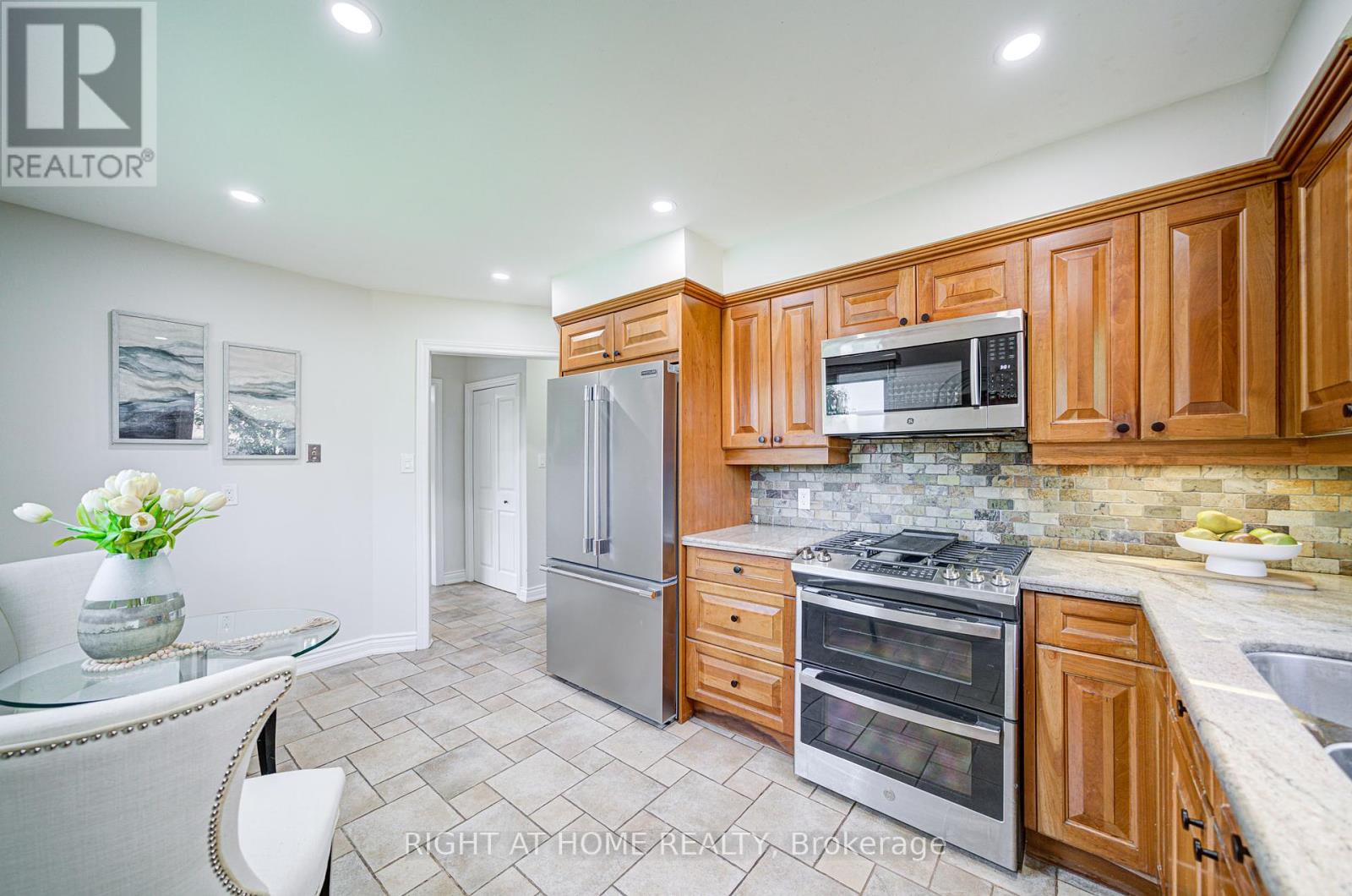 2674 Constable Road, Mississauga, Ontario  L5J 1W4 - Photo 16 - W12433543