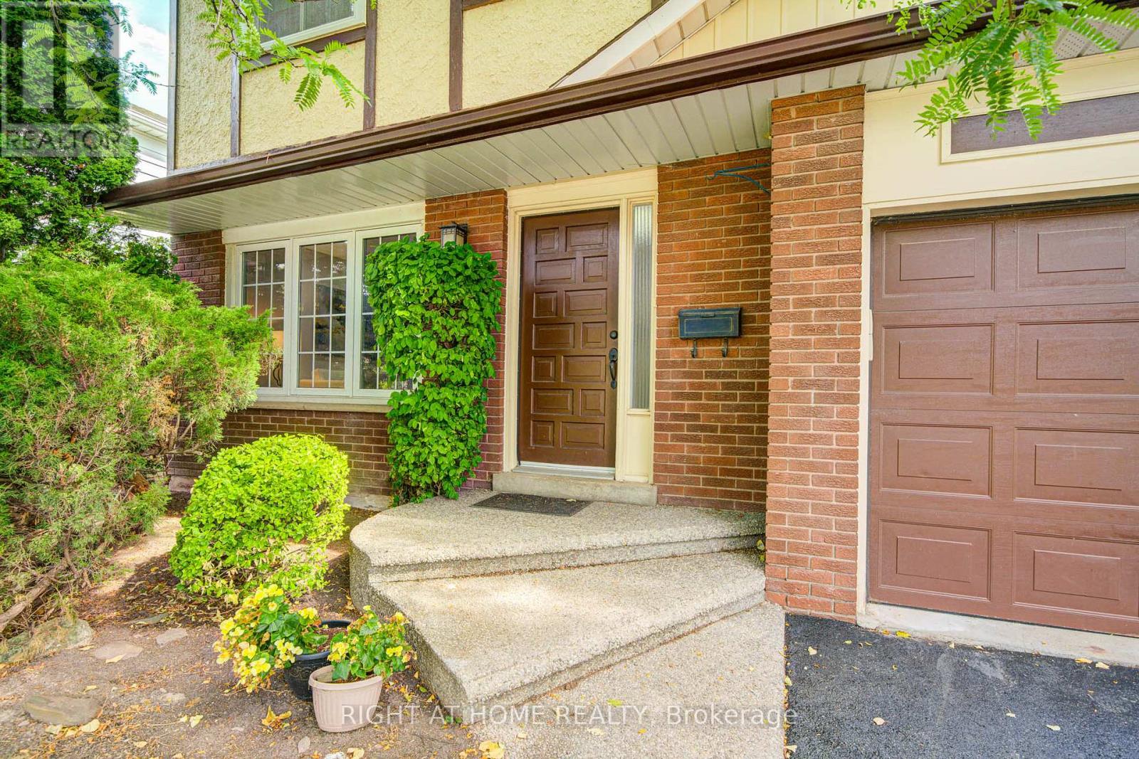 2674 Constable Road, Mississauga, Ontario  L5J 1W4 - Photo 2 - W12433543