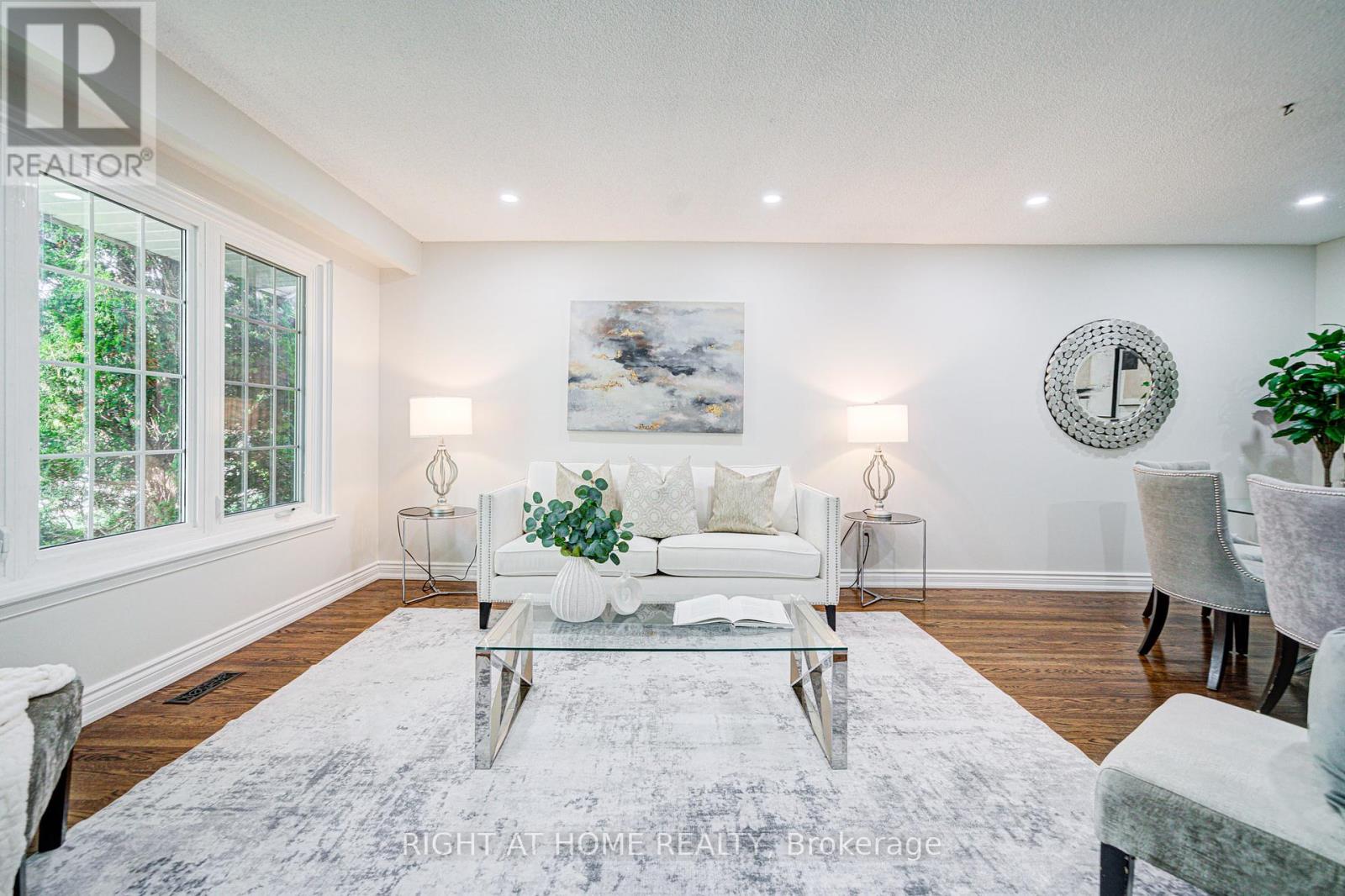 2674 Constable Road, Mississauga, Ontario  L5J 1W4 - Photo 4 - W12433543
