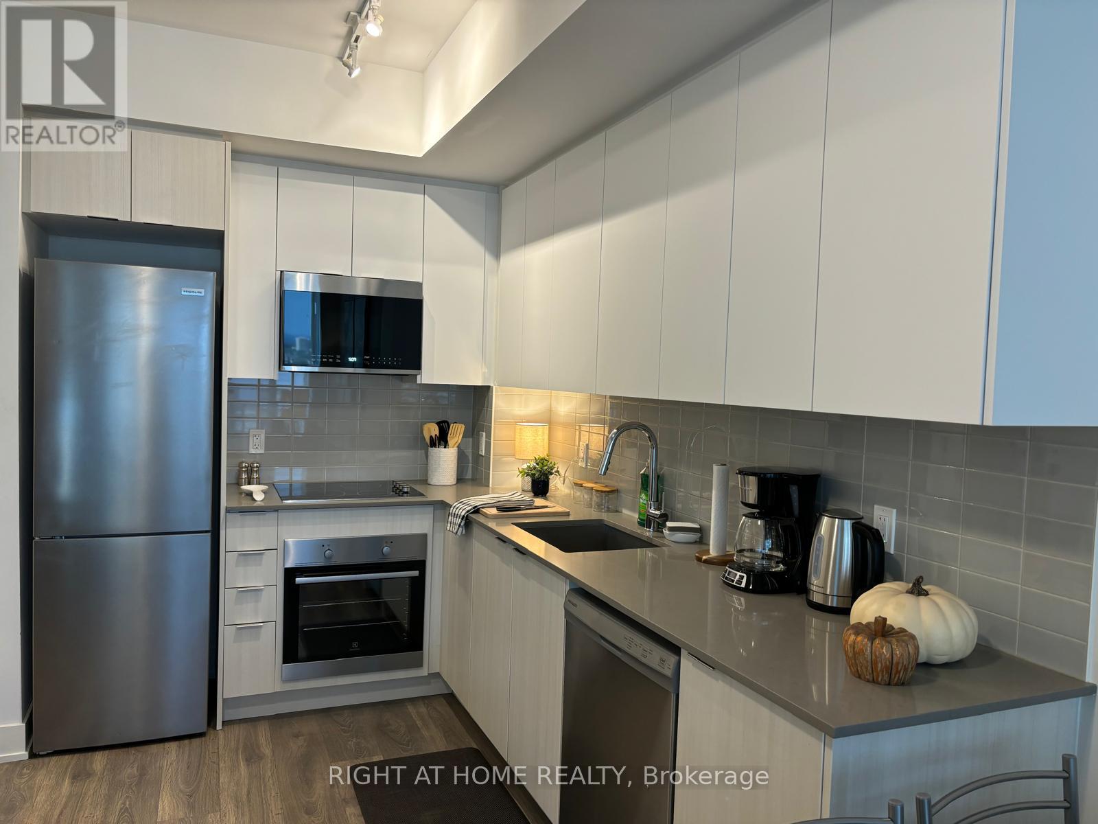 1312 - 2489 Taunton Road, Oakville, Ontario  L6H 3R9 - Photo 9 - W12433551