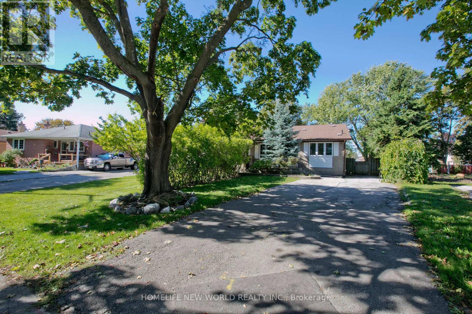 49 Thorncroft Crescent, Ajax, Ontario  L1S 2S1 - Photo 2 - E12402681