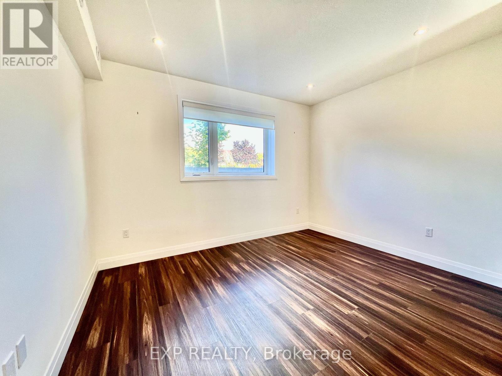 16 Duggan Lane N, Guelph, Ontario  N1L 0R2 - Photo 11 - X12433531