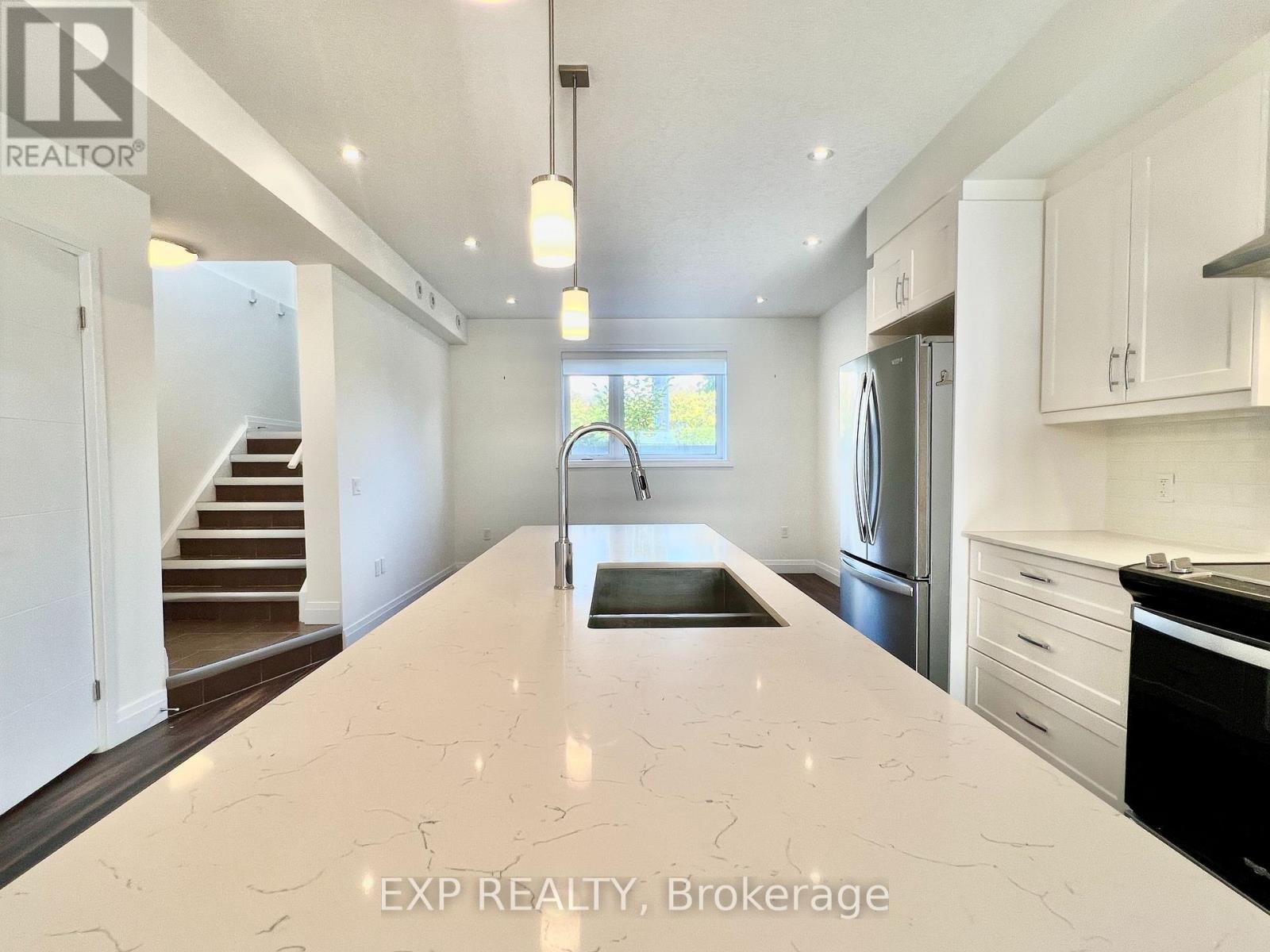 16 Duggan Lane N, Guelph, Ontario  N1L 0R2 - Photo 2 - X12433531