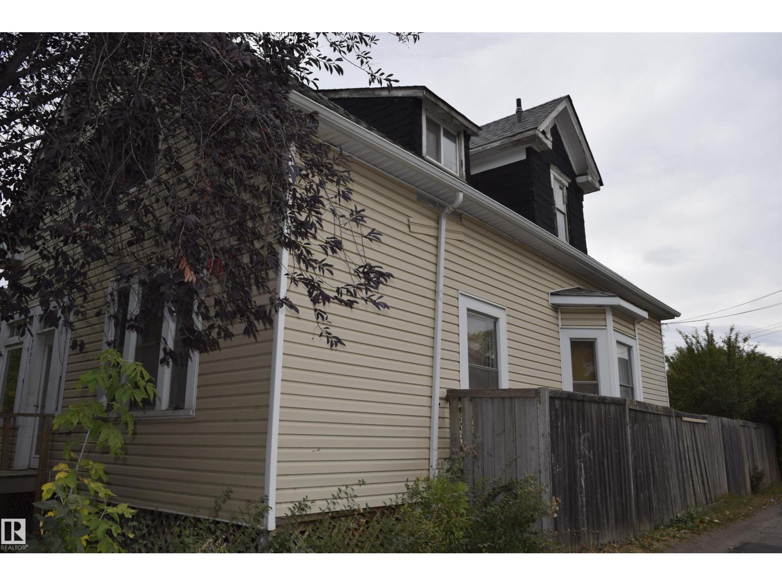 9551 106a Av Nw, Edmonton, Alberta  T5H 0S9 - Photo 2 - E4460042