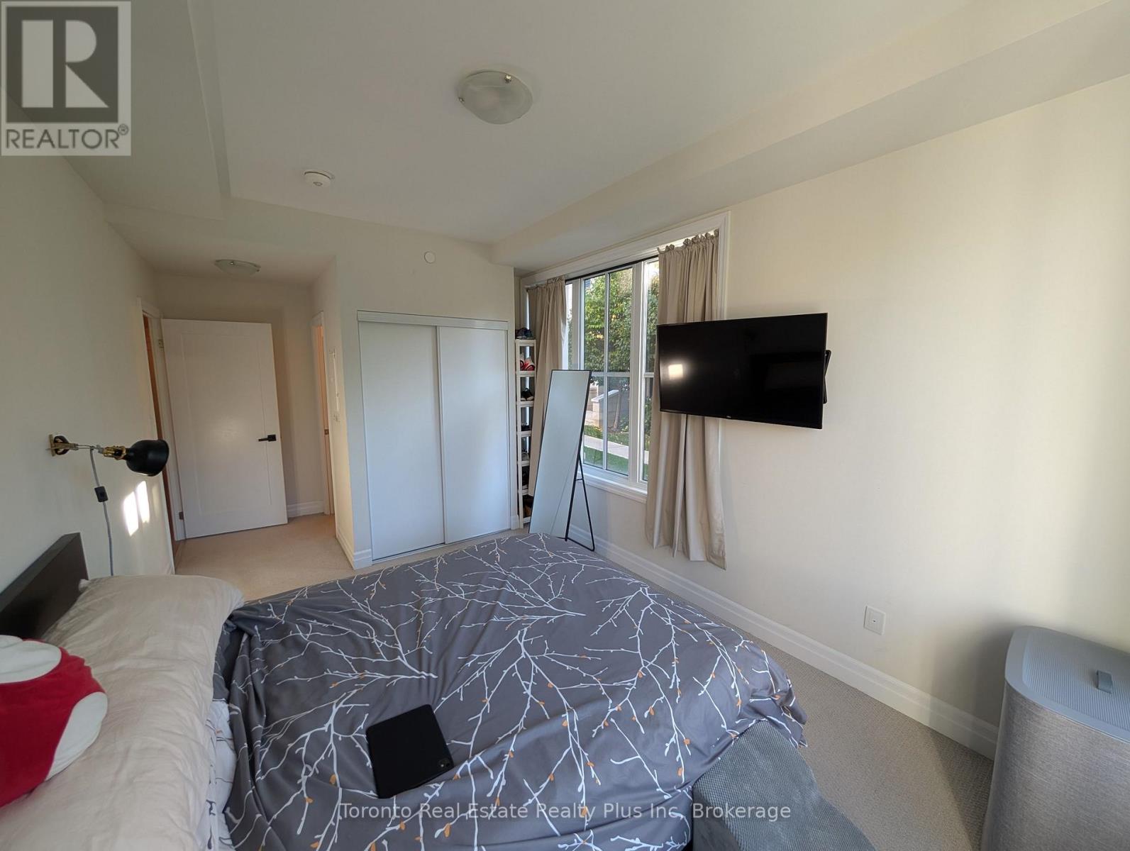 702 - 665 Cricklewood Drive, Mississauga, Ontario  L5G 0B9 - Photo 10 - W12433564