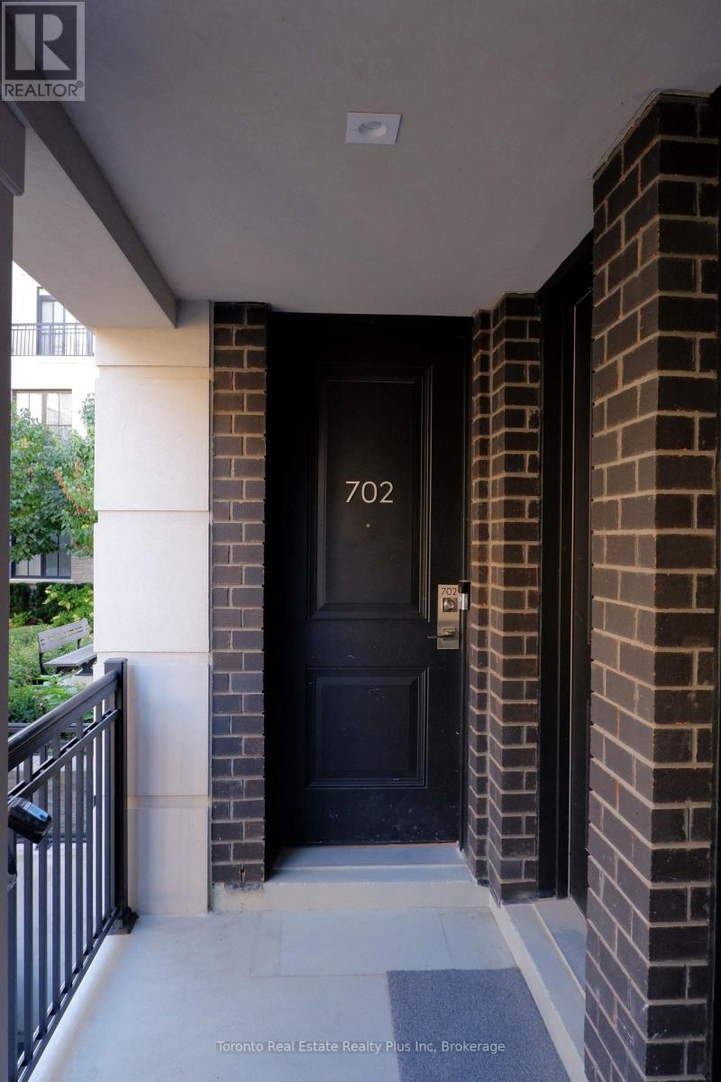 702 - 665 Cricklewood Drive, Mississauga, Ontario  L5G 0B9 - Photo 2 - W12433564