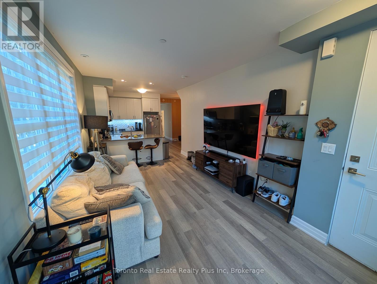 702 - 665 Cricklewood Drive, Mississauga, Ontario  L5G 0B9 - Photo 3 - W12433564
