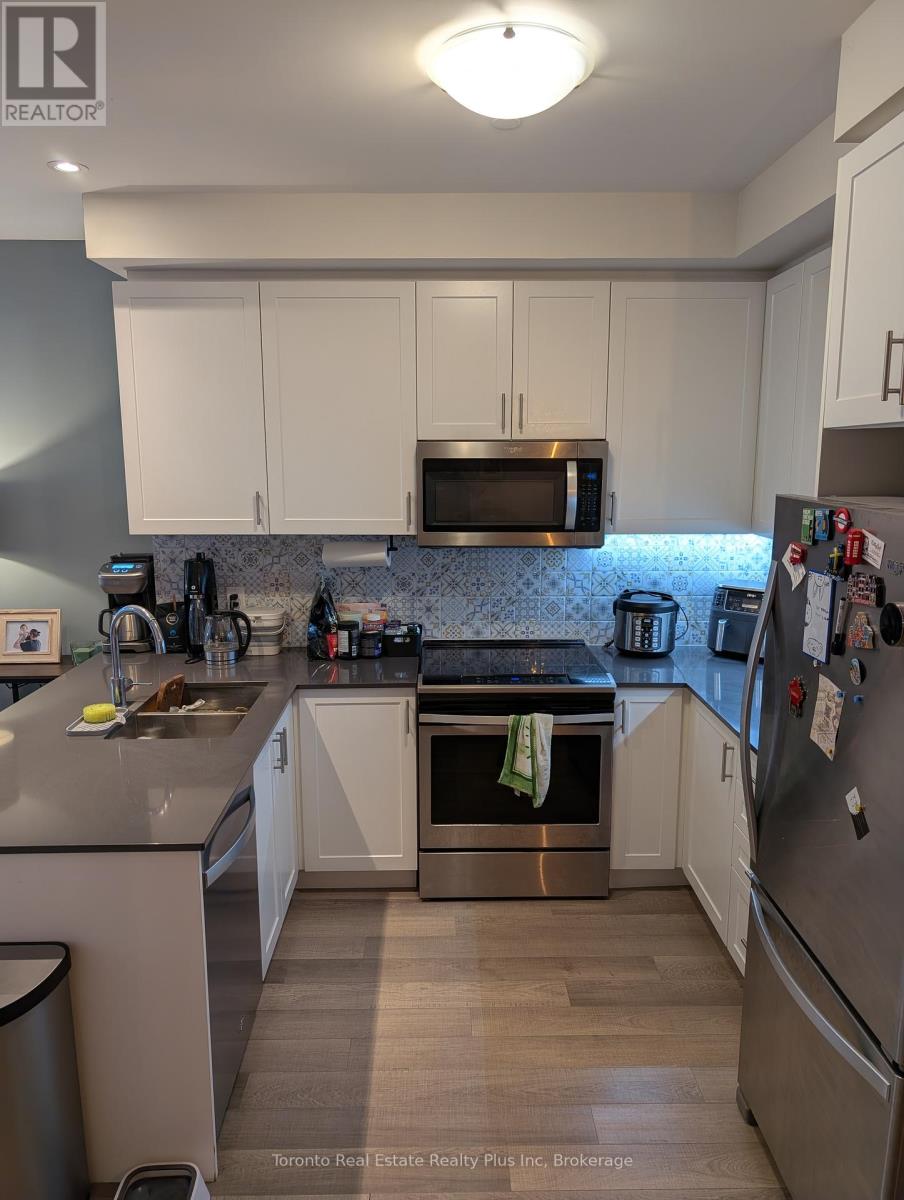 702 - 665 Cricklewood Drive, Mississauga, Ontario  L5G 0B9 - Photo 5 - W12433564