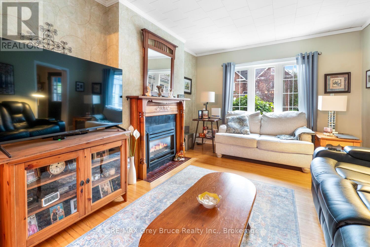 478 13th Street W, Owen Sound, Ontario  N4K 1W7 - Photo 7 - X12433573