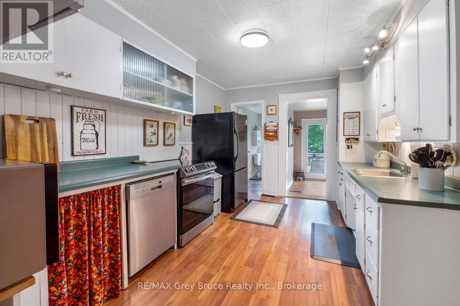 478 13th Street W, Owen Sound, Ontario  N4K 1W7 - Photo 9 - X12433573