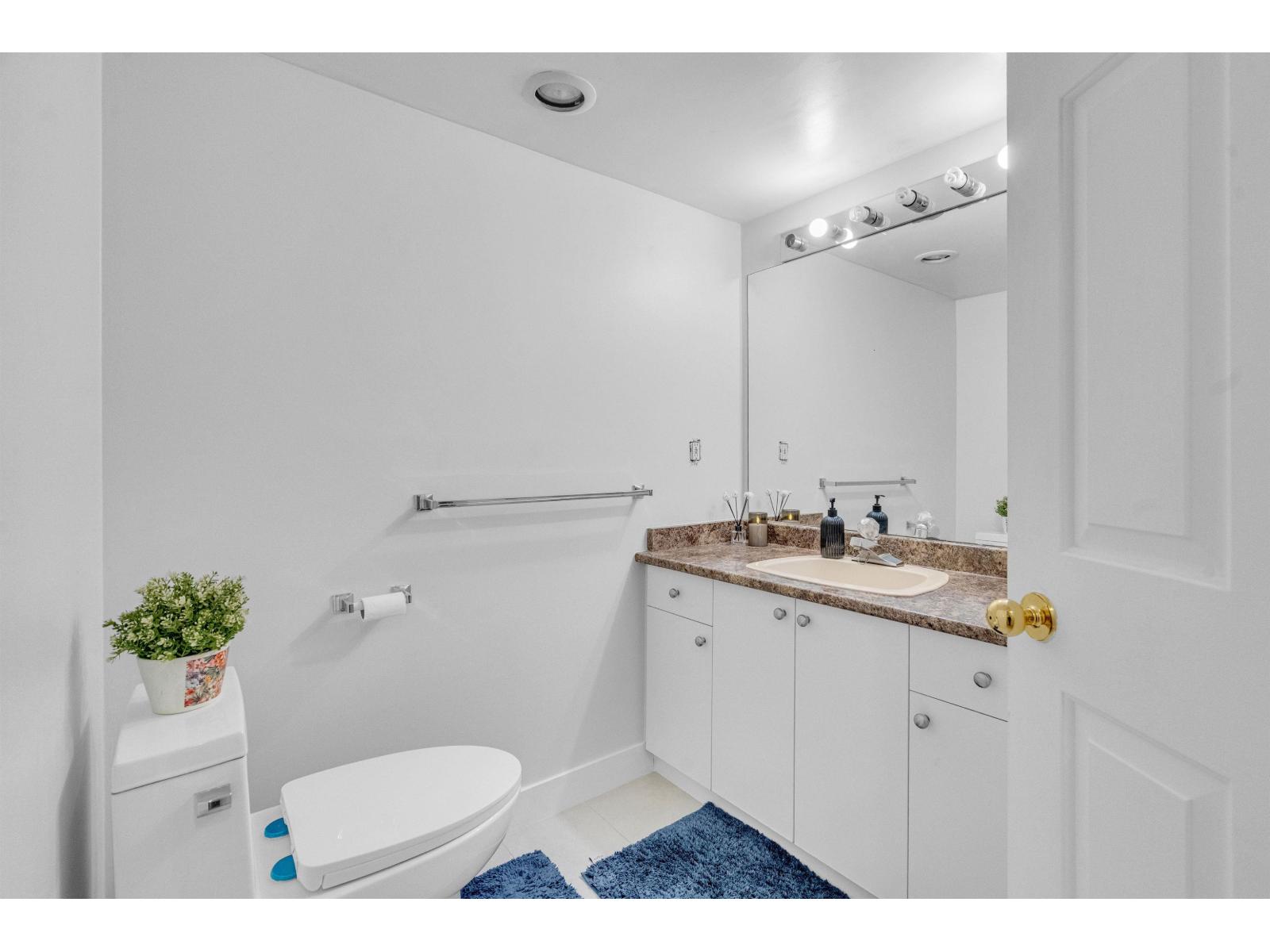 111 12101 80 Avenue, Surrey, British Columbia  V3W 5V6 - Photo 3 - R3050156