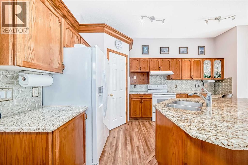 11 Hamptons Bay Nw, Calgary, Alberta  T3A 5R6 - Photo 7 - A2237172