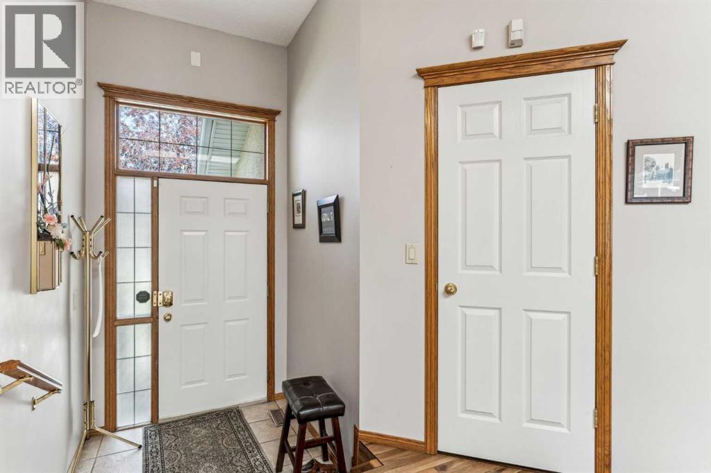 11 Hamptons Bay Nw, Calgary, Alberta  T3A 5R6 - Photo 4 - A2237172